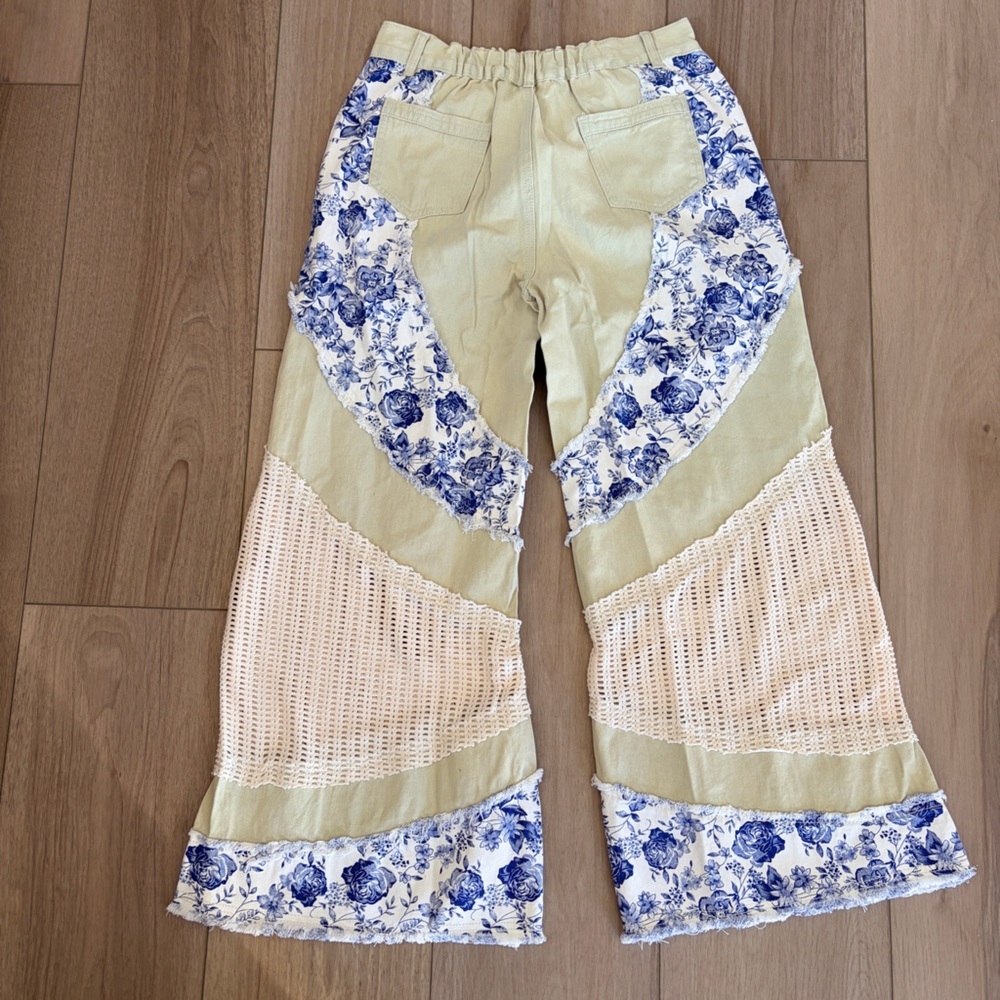POL
POL Wide Leg Pants with Blue Floral and Cream Accents - Picture 8 of 9